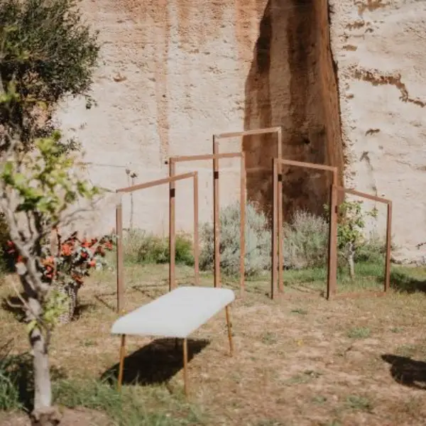 arco rústico para eventos al aire libre