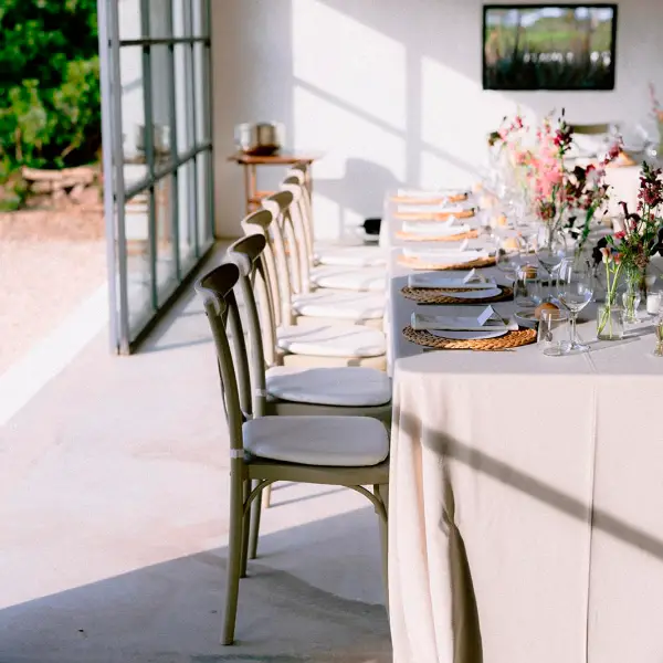 mesa preparada con estilo para momentos inolvidables